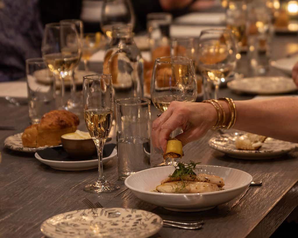 Knowledge Bar and Social Room